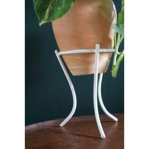 Vintage Accents - vtg white metal hairpin leg plant stand Vintage Accents - vtg white metal hairpin leg plant stand